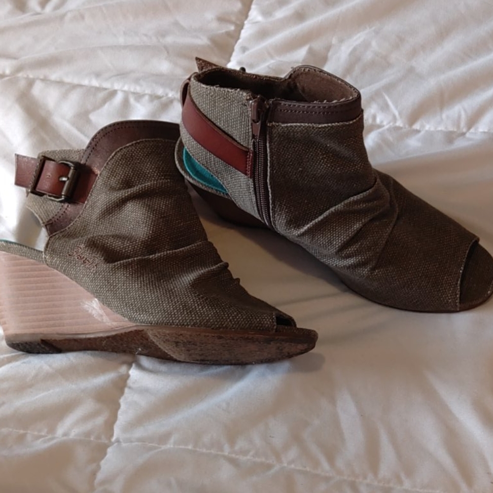 Wedge sandals